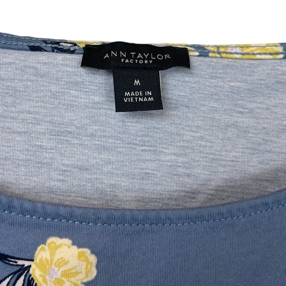 Ann Taylor Blue Yellow Floral Short Sleeve Smocked Hem Tee Shirt Top size Medium - Picture 4 of 4